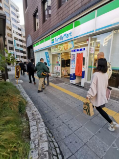 ファミリーマート谷町三丁目店まで206m