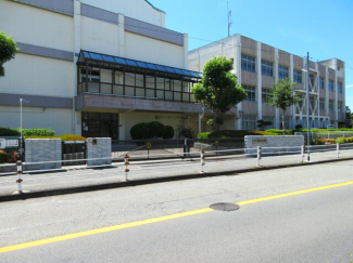 神戸市立多井畑小学校まで720m