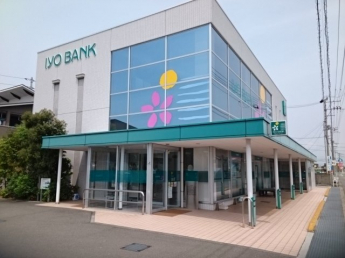 伊予銀行垣生支店様まで800m