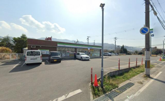 ファミリーマート八尾郡川店まで322m