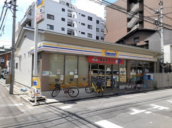 ミニストップ京都室町通万寿寺店まで153m