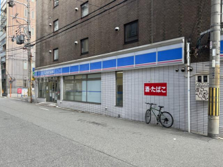 ローソン江戸堀１丁目店まで65m