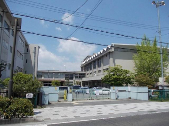 草津第二小学校まで262m