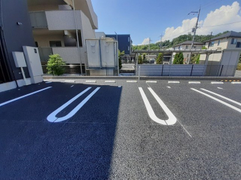 車をお持ちの方に嬉しい駐車場付きの物件です