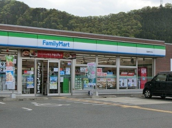 ファミリーマート西脇野村店様まで700m