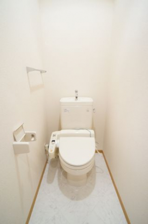 ウォシュレット付きのトイレです