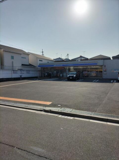 ローソン高槻城南町三丁目店まで135m