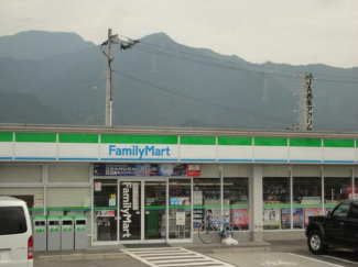 ファミリーマート西条加茂川店まで789m