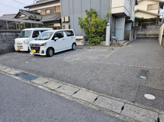 平面式の駐車場です