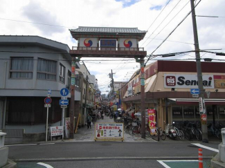 ビス千代・薬のヒグチ桃谷店、コリアンタウンまで530m