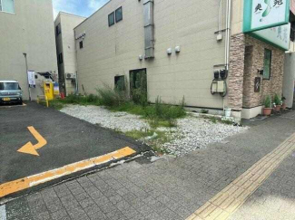 前面道路東側から撮影。