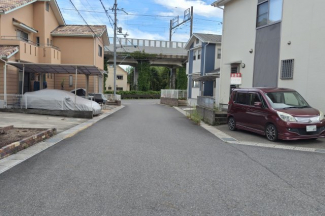 【前面道路含む現地写真】