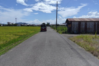 前面道路含む現地写真です