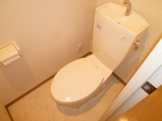 コンパクトで使いやすいトイレです