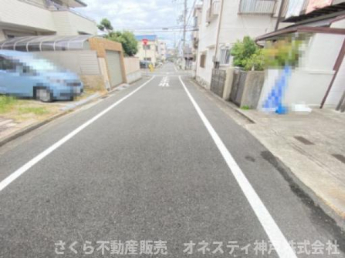 【前面道路含む現地写真】