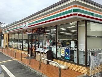 セブンイレブン堺深井東町店まで211m