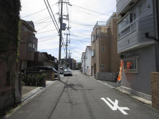 南側道路は広々とした公道約６ｍです。