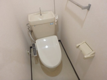 コンパクトで使いやすいトイレです