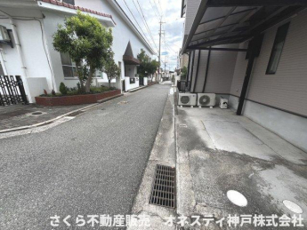 【前面道路含む現地写真】