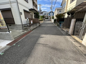 【前面道路含む現地写真】