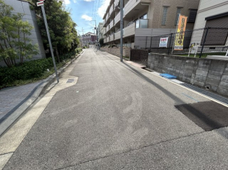 【前面道路含む現地写真】