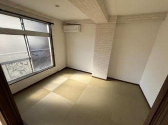 和室ならではの温かな和の空間で寛ぎの時間を過ごせます