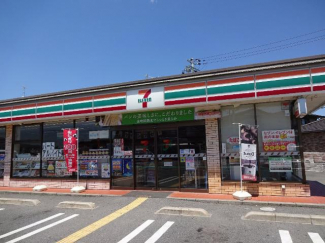 セブンイレブン龍野小宅北店まで890ｍ