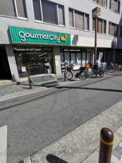 グルメシティ南森町店まで429m