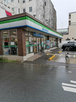 ファミリーマート玉出西二丁目店まで43m