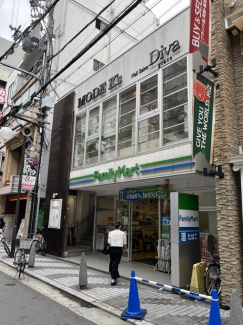 ファミリーマート心斎橋店まで118m