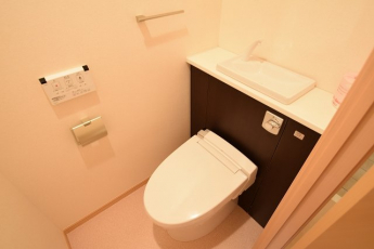 コンパクトで使いやすいトイレです