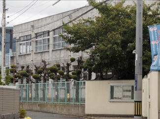 英田南小学校まで304m