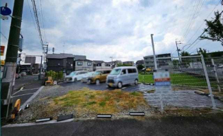 南東角地　更地　建築条件なし売り土地　現況ガレージ