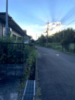 【前面道路含む現地写真】