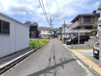 【前面道路含む現地写真】