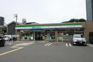 ファミリーマート 大今里西一丁目店まで73m