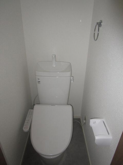 温水洗浄便座付きのトイレ新調しました。