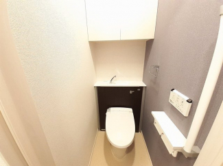 清潔感のあるトイレです