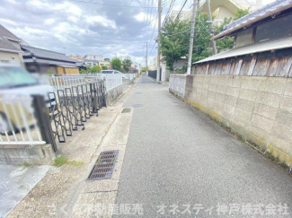 【前面道路含む現地写真】