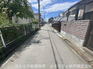 【前面道路含む現地写真】