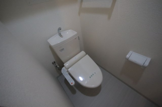 清潔感のあるトイレです