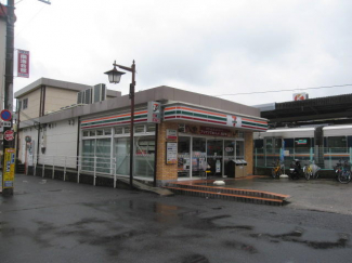 セブンイレブンＪＲ四条畷駅店まで218m