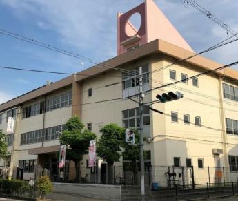 八尾市立安中小学校まで211m