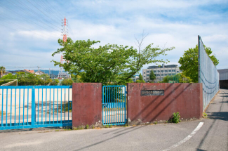 泉佐野市立新池中学校まで1203m