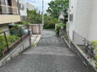 北西側通路より