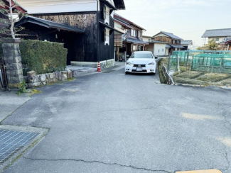 【前面道路含む現地写真】