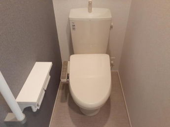 コンパクトで使いやすいトイレです