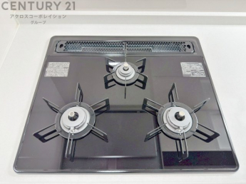 多数の調理器具を同時に使用でき、料理の効率化が可能。省エネで節約になり、様々な料理スタイルに適応できます。また、火力調整が独立しており、手入れや掃除もしやすく、今よりもっとお料理が楽しくなるかも。
