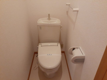 コンパクトで使いやすいトイレです