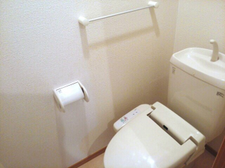 清潔感のあるトイレです